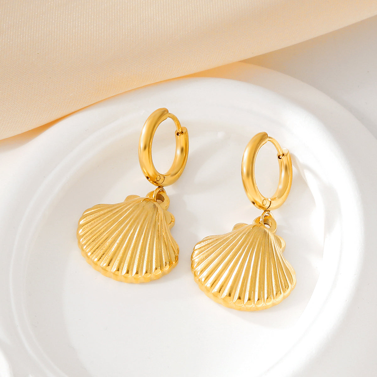 1 Pair Elegant Cute Shell Plating 304 Stainless Steel 18K Gold Plated Drop Earrings By Trendy Jewels