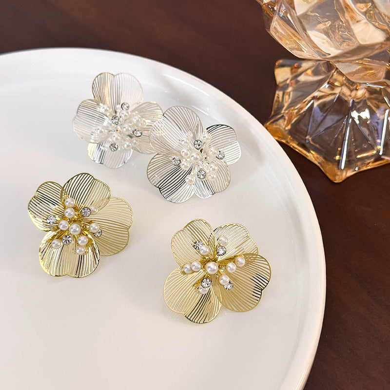 1 Pair Vintage Style Flower Alloy Ear Studs By Trendy Jewels