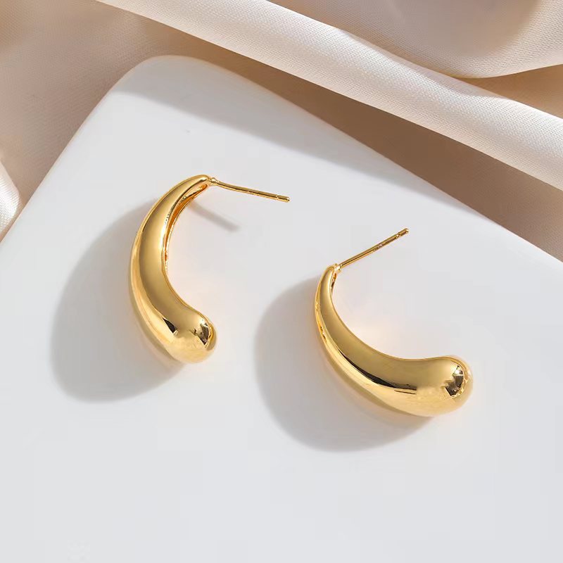 1 pair simple style solid color plating copper 24k gold plated ear studs By Trendy Jewels