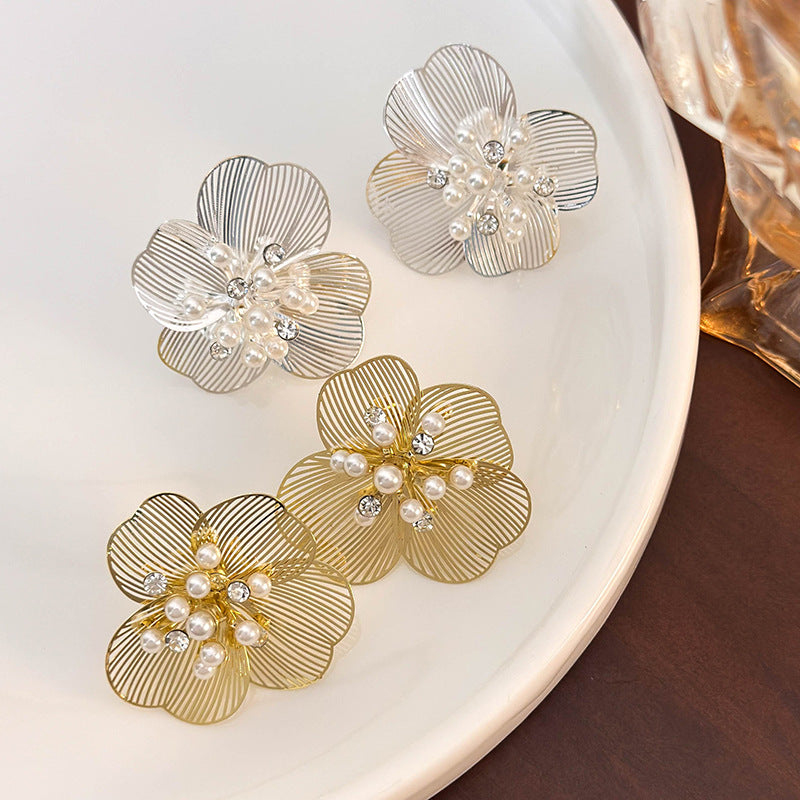 1 Pair Vintage Style Flower Alloy Ear Studs By Trendy Jewels