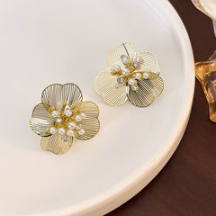 1 Pair Vintage Style Flower Alloy Ear Studs By Trendy Jewels