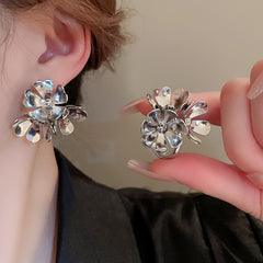 1 Pair Retro Luxurious Flower Alloy Ear Studs By Trendy Jewels