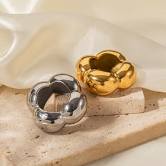 classic style flower stainless steel plating 18k gold plated rings By Trendy Jewels