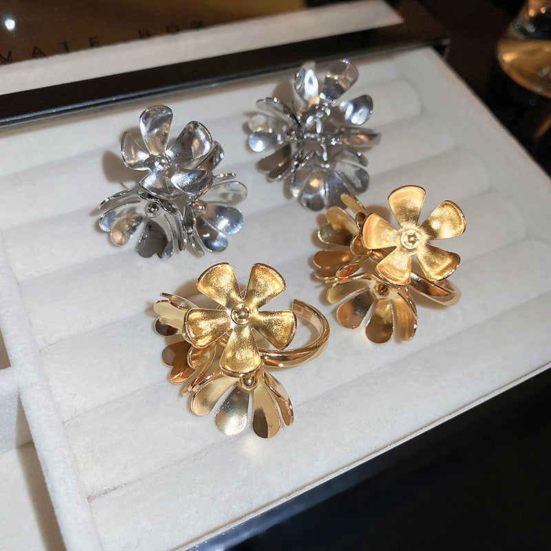 1 Pair Retro Luxurious Flower Alloy Ear Studs By Trendy Jewels