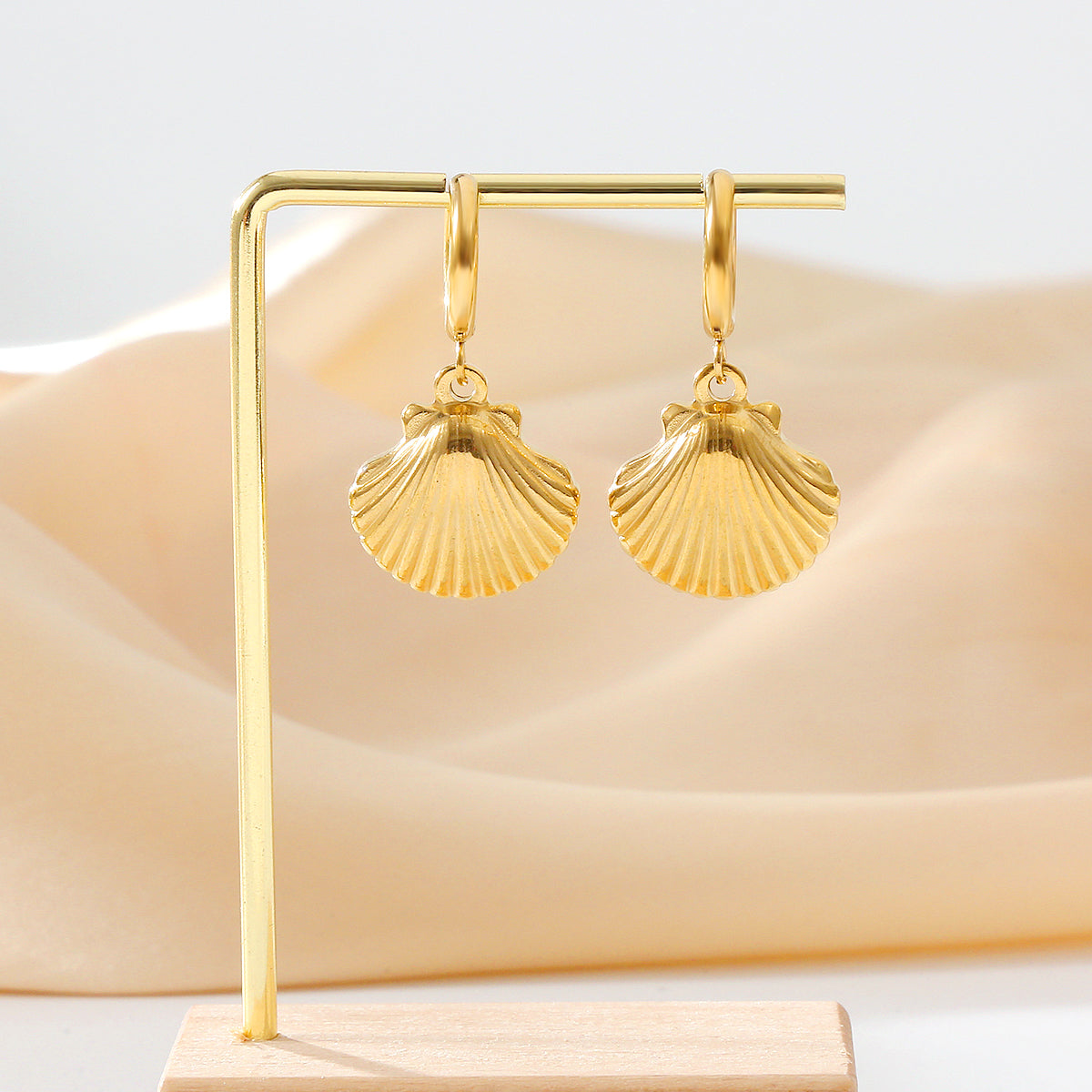 1 Pair Elegant Cute Shell Plating 304 Stainless Steel 18K Gold Plated Drop Earrings By Trendy Jewels