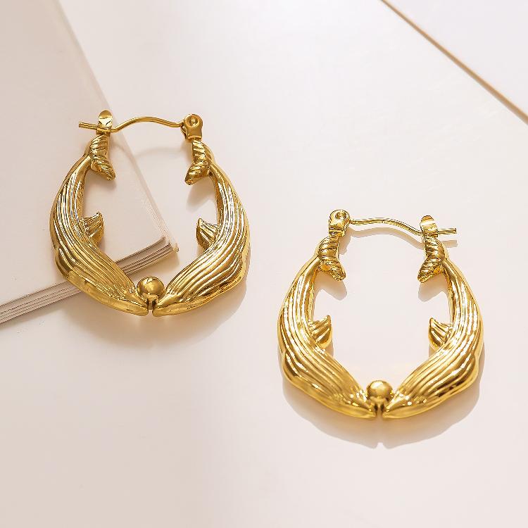 1 Pair Retro Simple Style Dolphin Fish Plating Titanium Steel 18K Gold Plated Hoop Earrings By Trendy Jewels